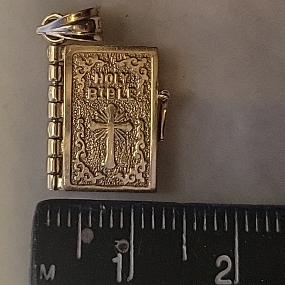 SOLD 14k Gold Bible Pendant w/ 5 Movable Pages inscribed w/ Lord's Prayer 3.28g - Picture 14 of 14